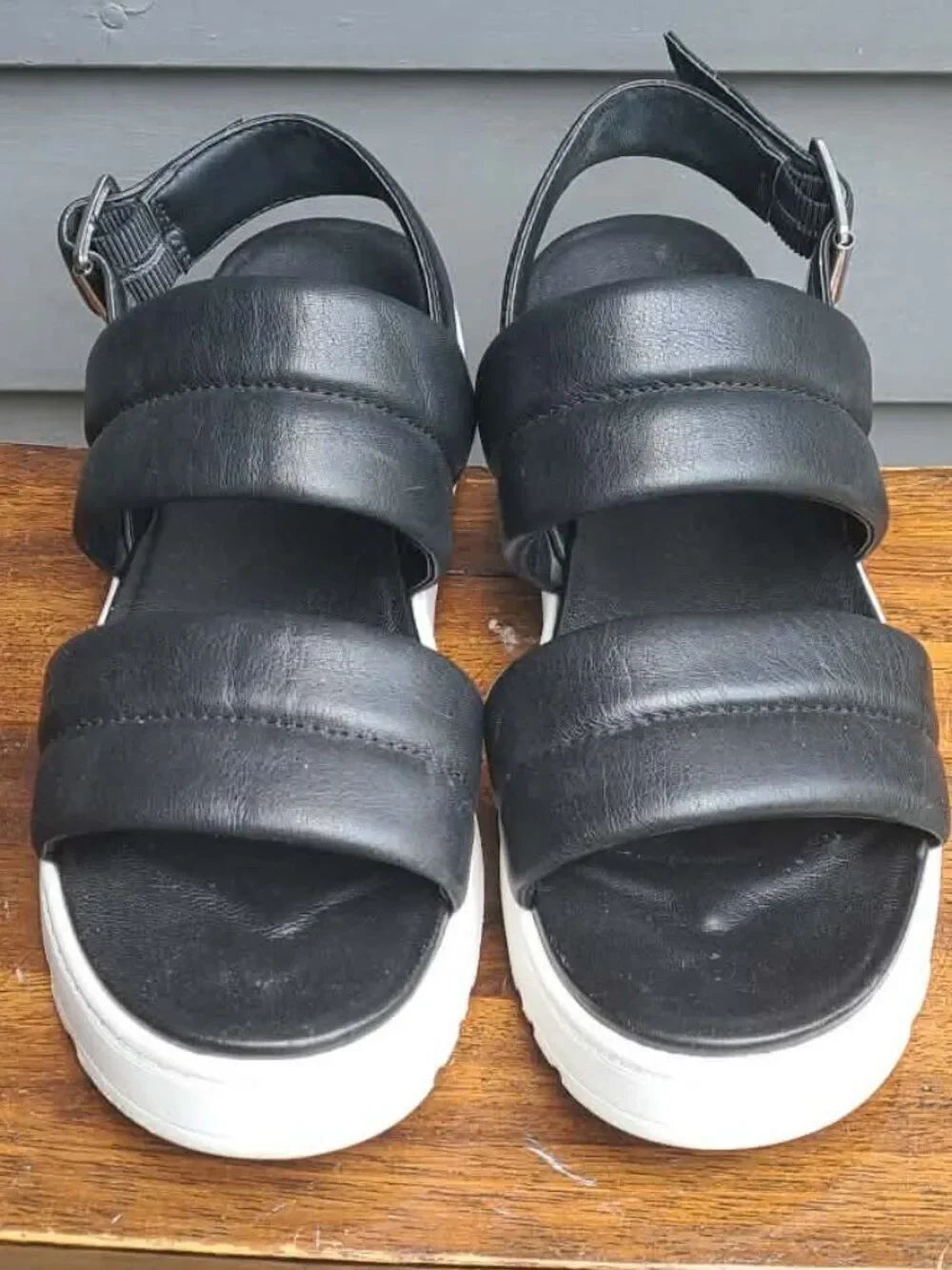 UGG Zayne Black Leather Platform Sandals size 8 1/2